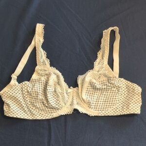 Laced Bra with underwire - EUC